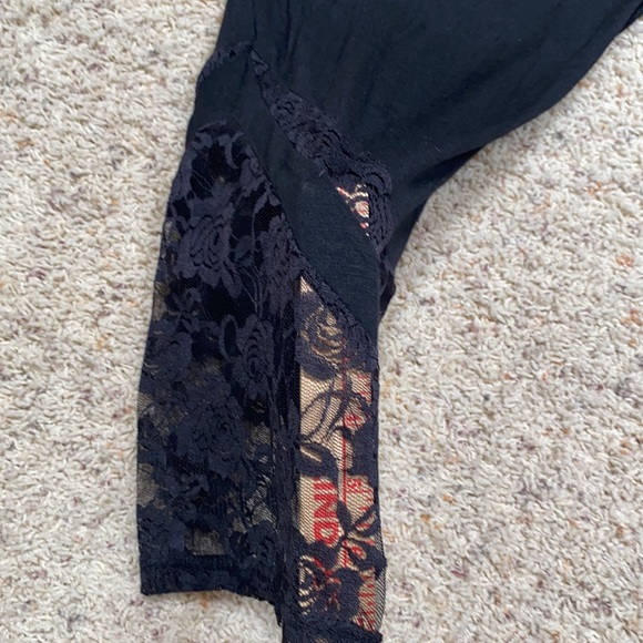 Women’s size14 Nextmia stretchy capris w/lace. - Picture 6 of 8